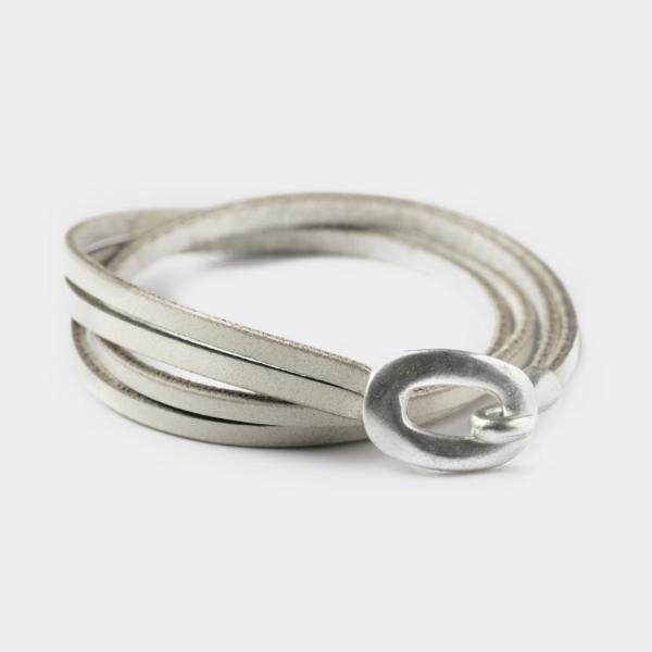Apple Skin Armband mit 2 Bändern, Farbe Elfenbein und einer ovalen Schließe mit einem Metallhaken - Grösse S - von Dallaiti