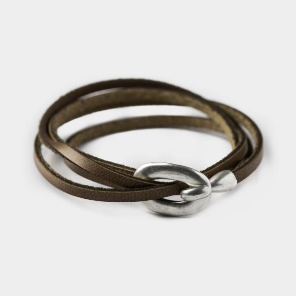 Apple Skin Armband mit 2 Bändern, Farbe Braun und einer ovalen Schließe mit einem Metallhaken - Grösse M - von Dallaiti